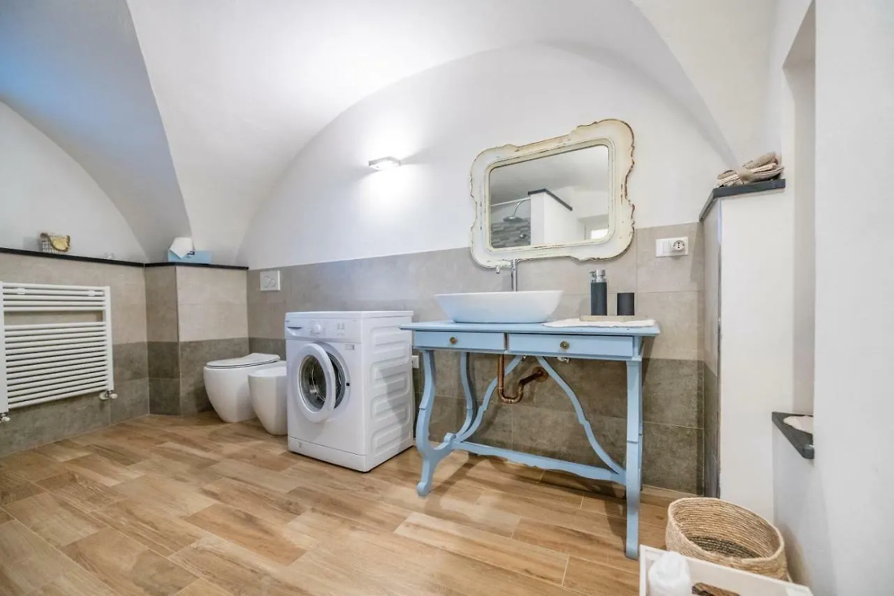 Pippi'S Home Finale Con Box Auto Orco Feglino Apartment