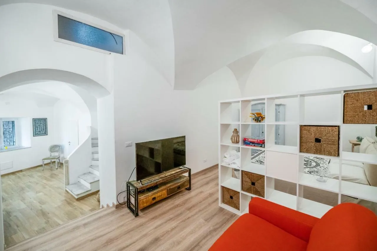 Pippi'S Home Finale Con Box Auto Orco Feglino Italy